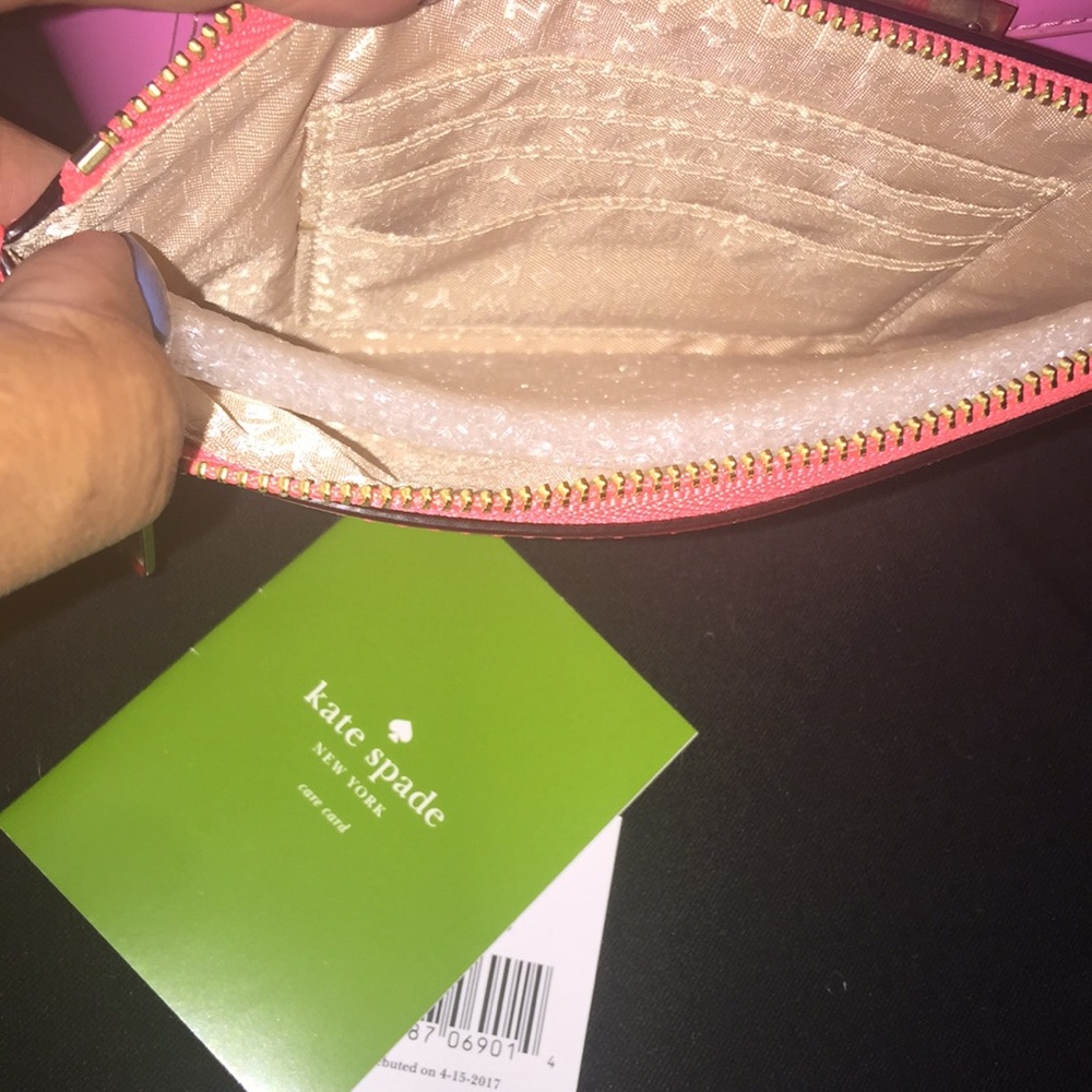 🎒👛🎒Kate Spade Wristlet🎒👛🎒 - Picture 4 of 5